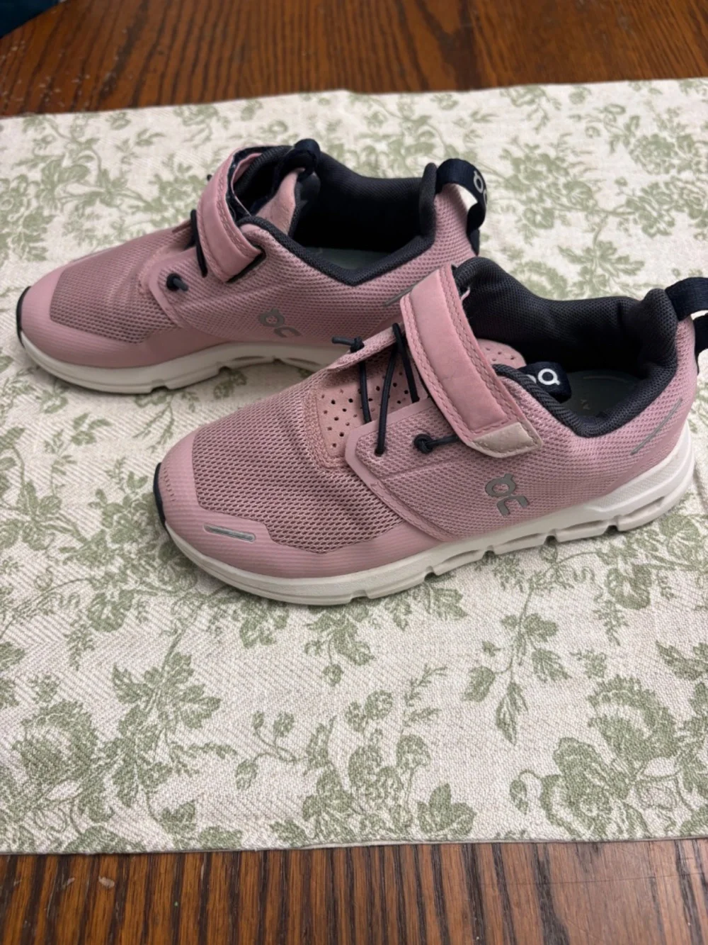 Kids On Cloud Pink Sneakers